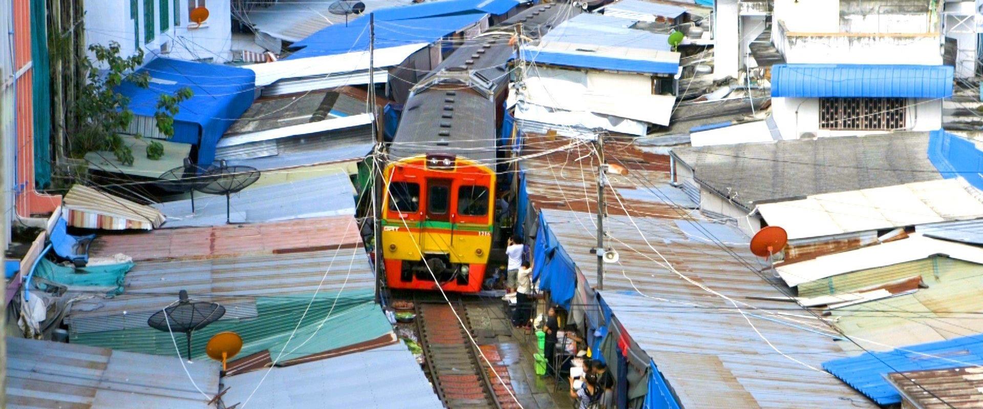 Découverte du marché ferroviaire Maeklong, près de Bangkok