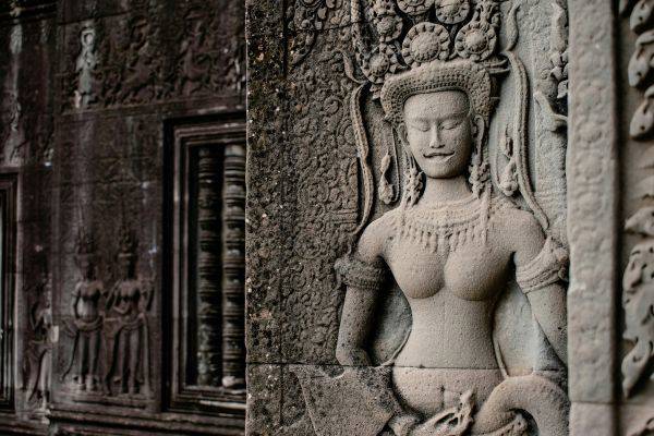 Éclats de soie et lumières d’Angkor