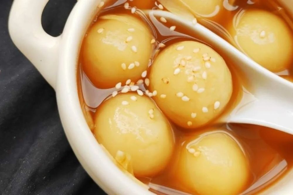 boulettes de riz gluant dans sirop gingembre
