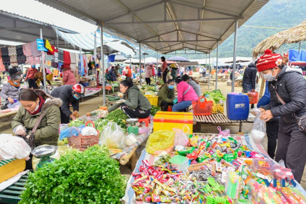 Vue panoramique du marché traditionnel