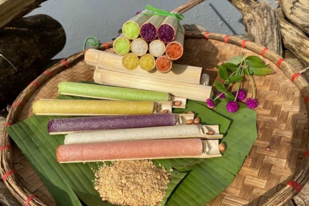 Riz gluant cuit dans le bambou, spécialité des montagnes.