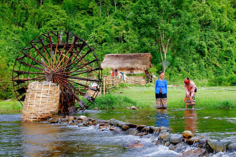 Exploration des roues à eau au cœur des villages de Pù Luông