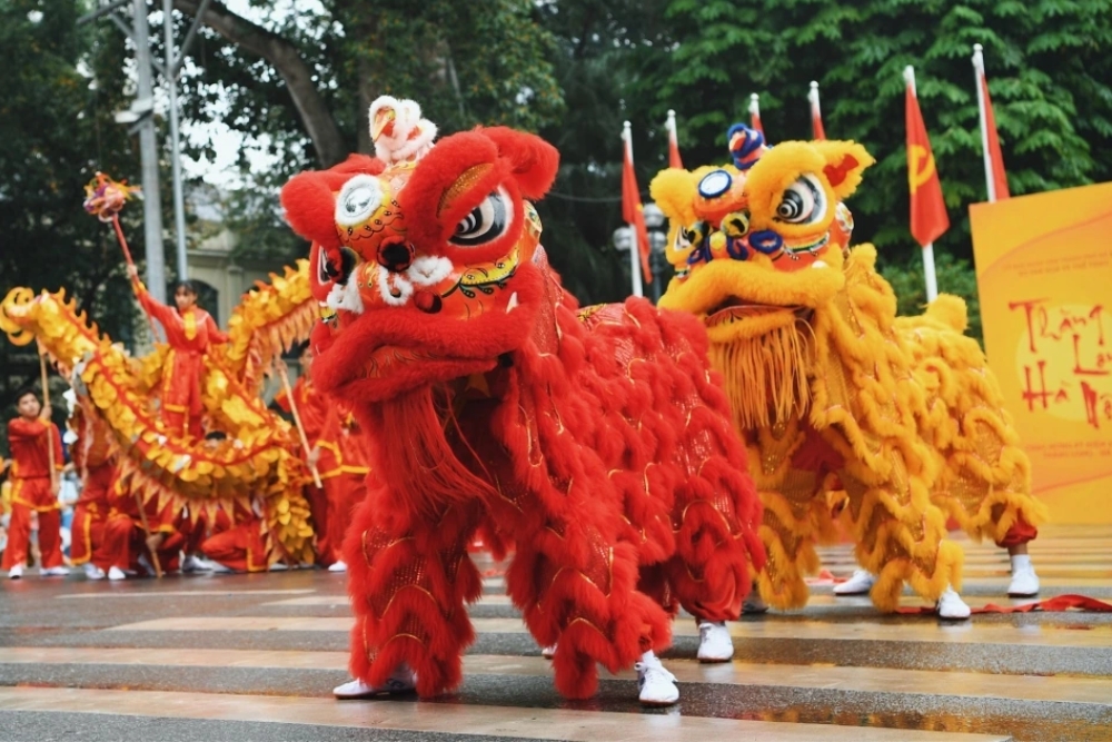 Danses du lion et rythmes des tambours
