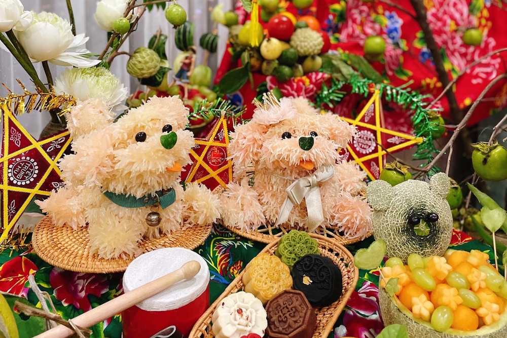 un plateau de fête de la mi-automne avec un chien au pomelo, une lanterne étoilée et un gâteau de lune