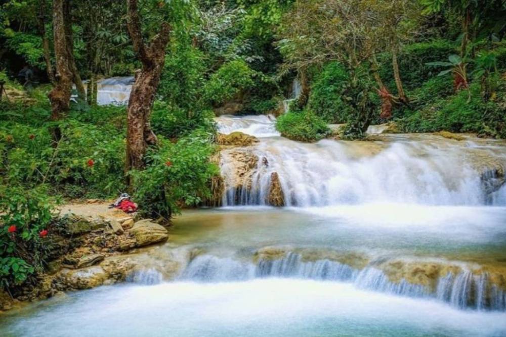 Vue panoramique de la cascade