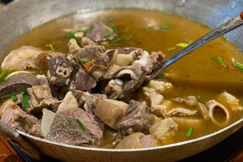 Thắng Cố : ragoût traditionnel des ethnies H’mong et Dao à Sapa.