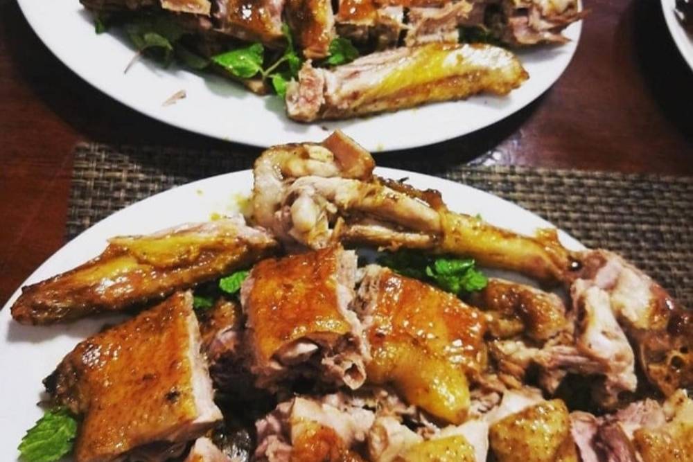 Canard grillé à la mode traditionnelle de Pù Luông.