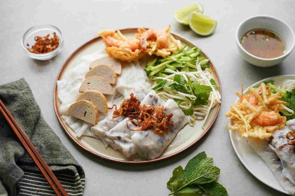 Originaire du Nord, le Bánh Cuốn est un plat délicat et léger, idéal pour le petit-déjeuner. 